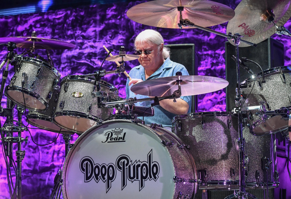 Deep Purple изсвириха „Тихо се сипе първият сняг“ в София ВИДЕО