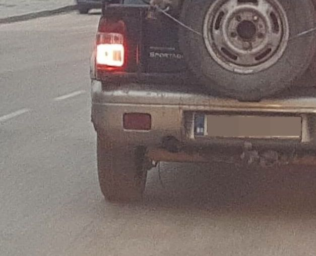 Шофьор от Търновско закичи джипа си с... СНИМКА 