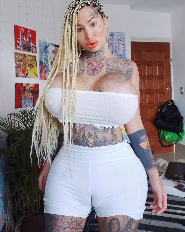 Жената с най-дебелата вагина в света обича да я показва релефно СНИМКИ 18+
