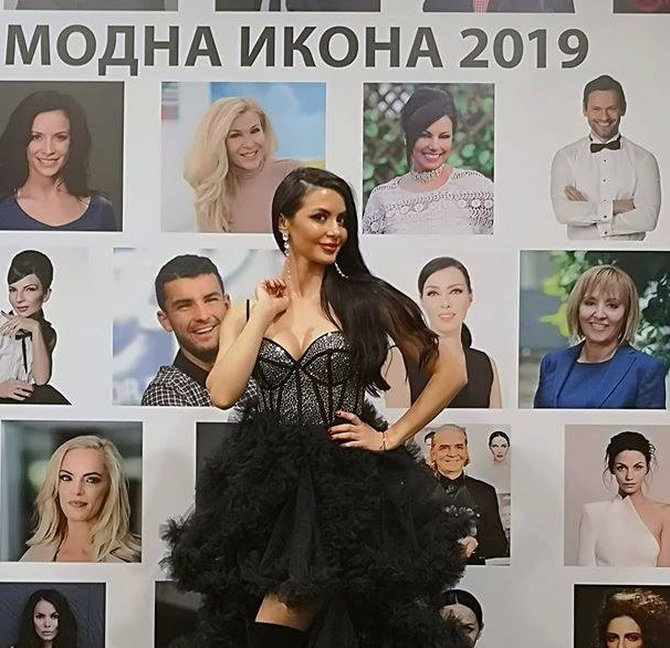 Най-красивата ни лекарка пръска сексапил на светско събитие СНИМКИ