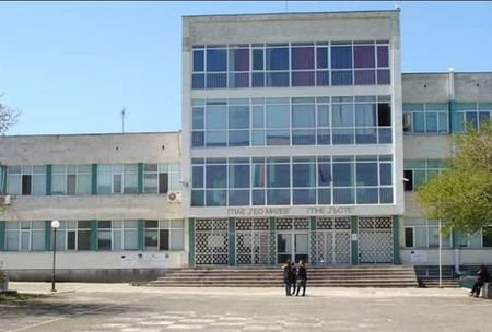 Паника в Бургас, евакуират ученици от елитна гимназия