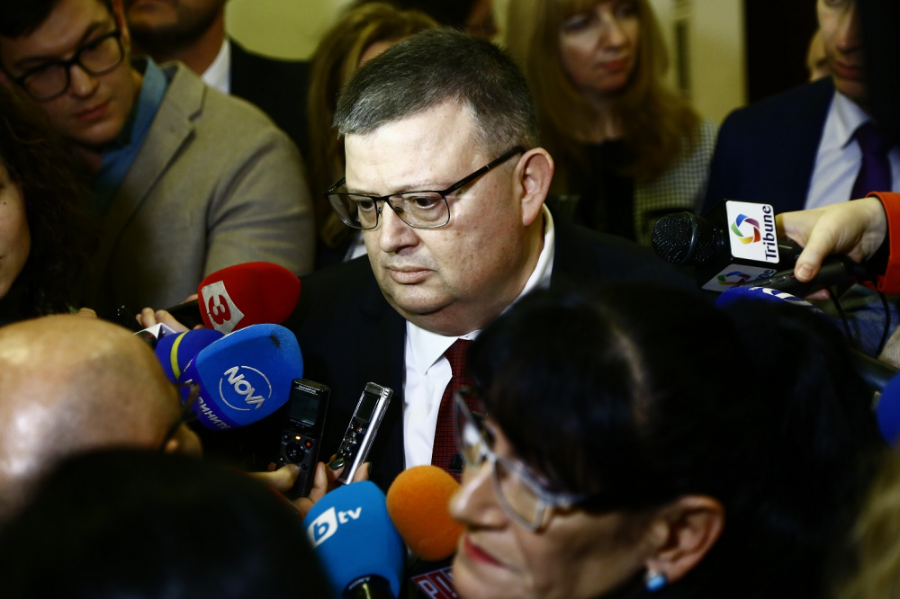 Цацаров: Няма нито една запорирана стотинка на „Икономедия” 