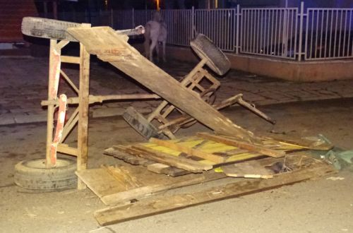 Странен инцидент с каруца и пиратки в Благоевград СНИМКИ