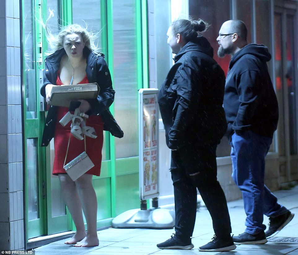 Содом и Гомор преди Коледа в UK: Пиене, повръщане и секс с елен ВИДЕО 18+