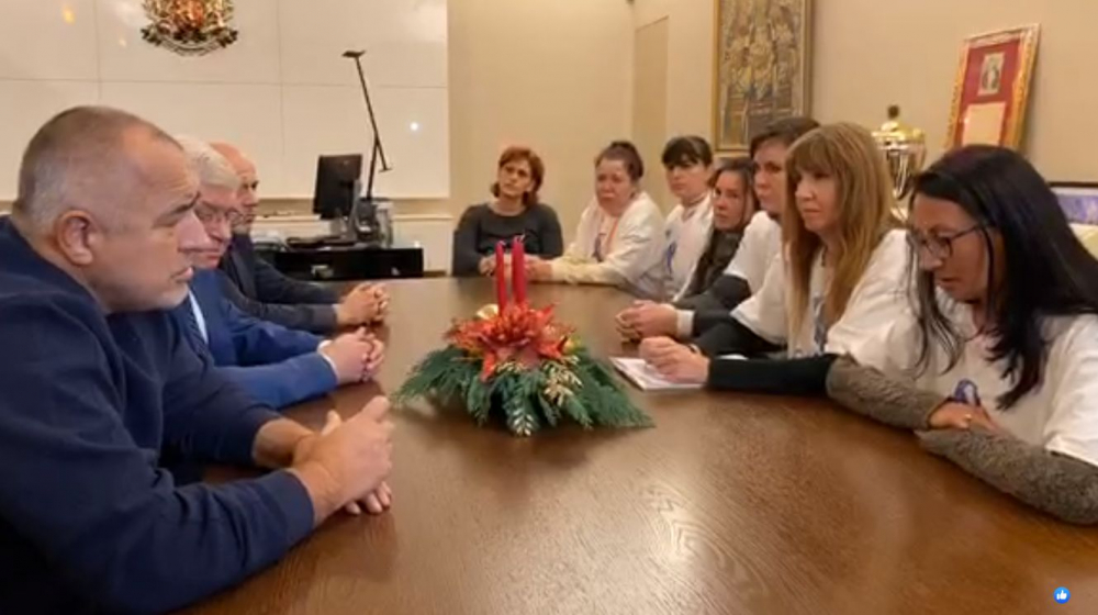 Борисов бесен, чака половин час медицинските сестри СНИМКИ/ВИДЕО