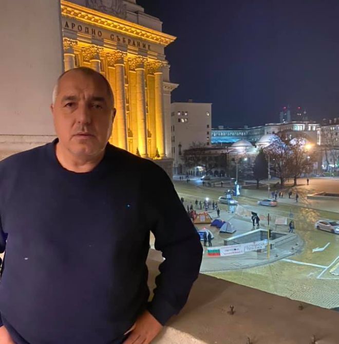 Борисов бесен, чака половин час медицинските сестри СНИМКИ/ВИДЕО