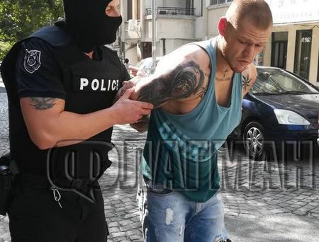 Ексклузивни новини за мелето в хитовата дискотека „Сакса “, Карчо и Попчето...