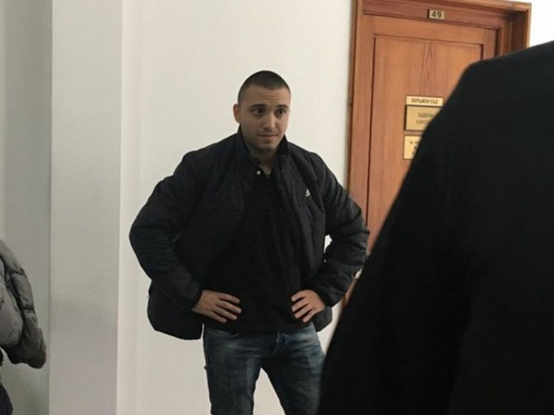 Грозно в съда! Единият от братята борци от Слънчев бряг се нахвърли върху жена СНИМКИ
