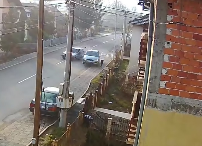 Пешеходец се размина като по чудо от сигурна смърт ВИДЕО