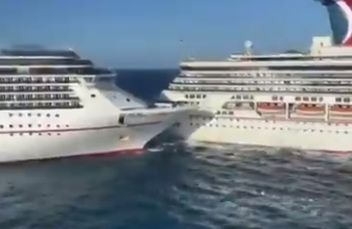 Зрелищни СНИМКИ и ВИДЕО от сблъсъка на двата пътнически лайнера в Мексико