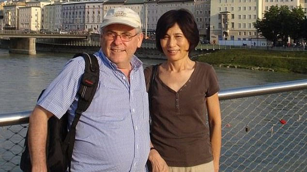Момиче откри в коледната си картичка неочаквано послание СНИМКИ
