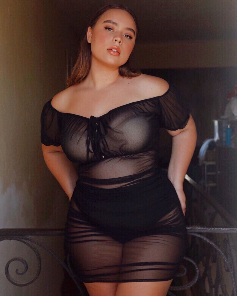 Светът полудя по американка с пищно дупе СНИМКИ 18+ 