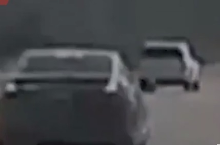 Елен направи невероятна каскада на натоварен път ВИДЕО