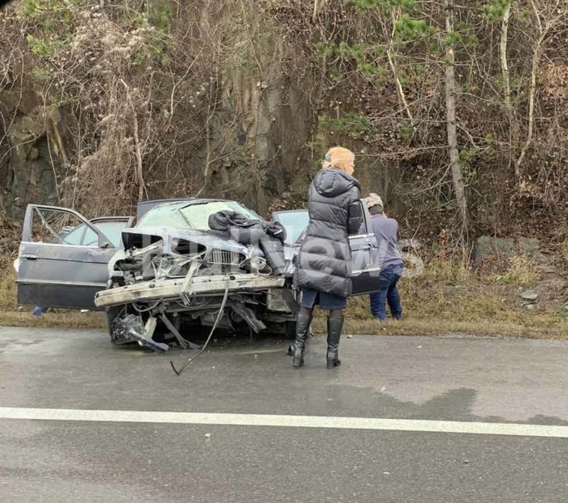 БМВ се размаза брутално на АМ „Хемус“ СНИМКИ 