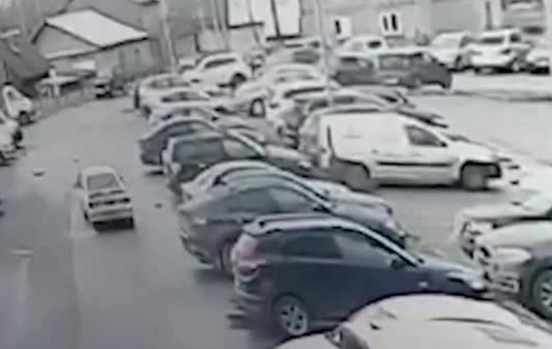 Отвлякоха бизнесмен посред бял ден в джипа му ВИДЕО