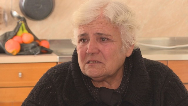 Мобилни медицински екипи помагат на възрастни хора през зимата