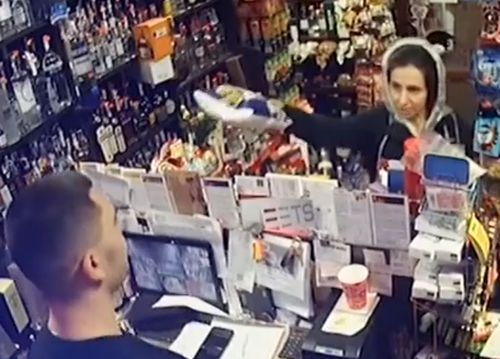 Крадла пробва хитър трик в магазин в Пловдив, но номерът й не мина ВИДЕО 