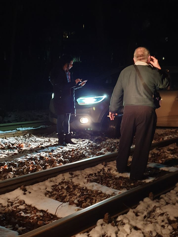 Дивотия в новогодишната вечер с тузарски джип в столичния „Лозенец“ СНИМКИ