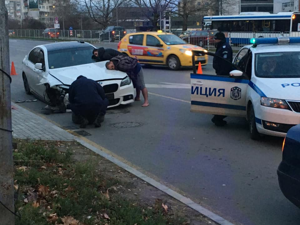 Извънредно! Варненски полицаи натръшкаха двама боси и гологлави апаши СНИМКА