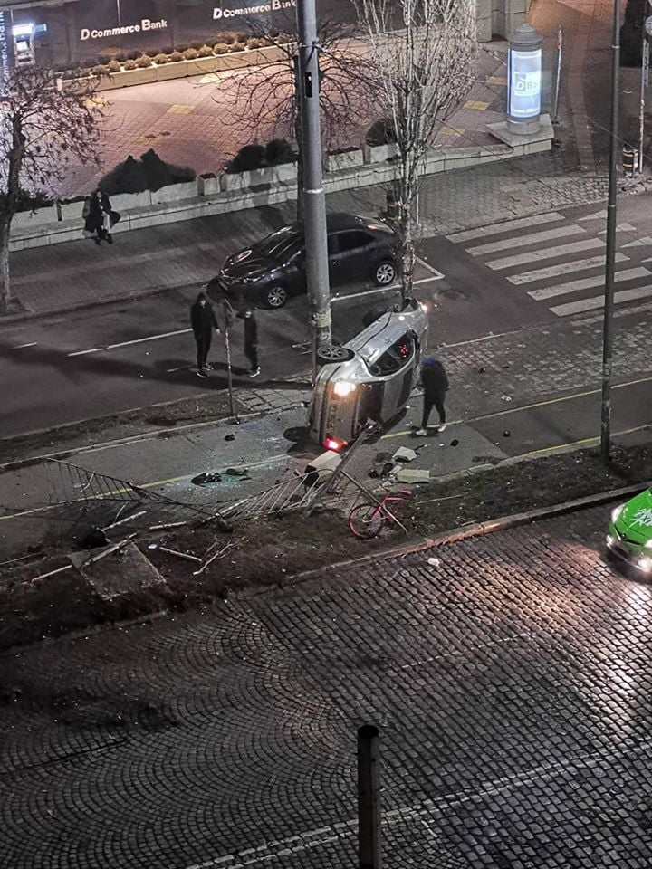 Извънредно в БЛИЦ! Зверско меле на "Руски паметник" в София СНИМКИ