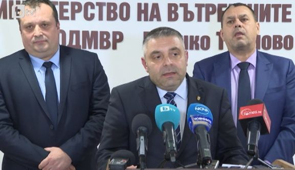 Извънредни новини за спецакцията в КАТ в Търново, ето каква е престъпната схема