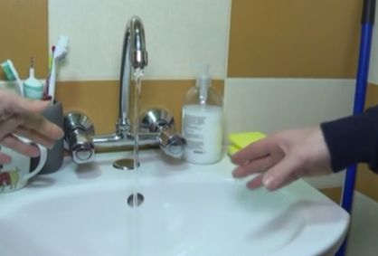 Някъде нямат вода, а в Ямбол от чешмите тече... СНИМКА