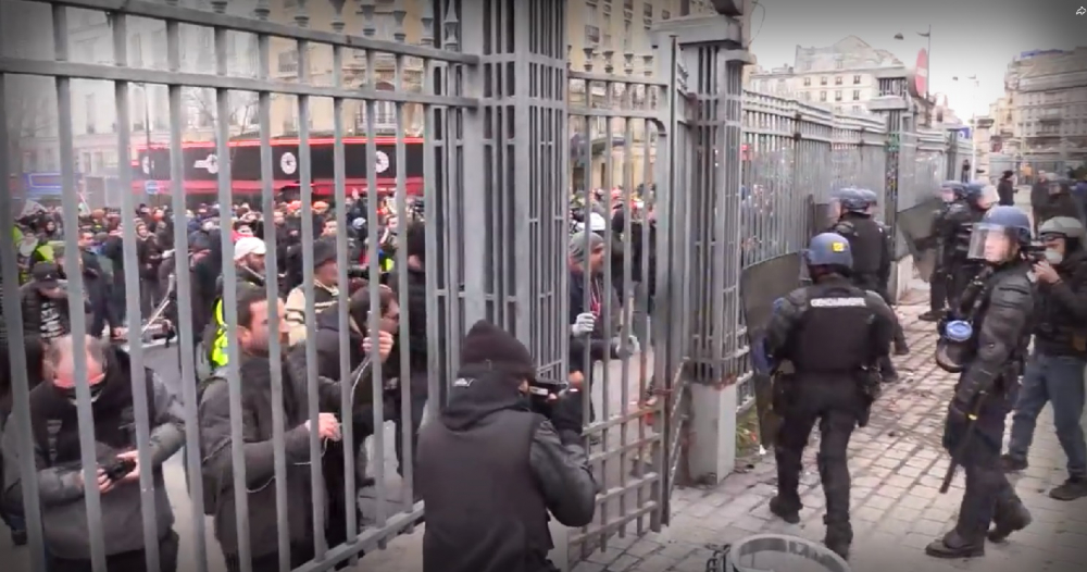 Франция остава парализирана ВИДЕО