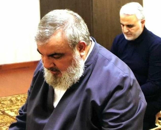 Вижте с кого се целува убитият генерал Сюлеймани на последните си СНИМКИ