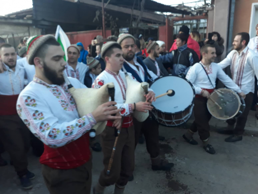   Най-малкият участник в тазгодишното Богоявленско хоро в Калофер е 2-годишният Димо Спасов Жулев СНИМКИ