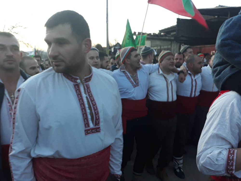   Най-малкият участник в тазгодишното Богоявленско хоро в Калофер е 2-годишният Димо Спасов Жулев СНИМКИ