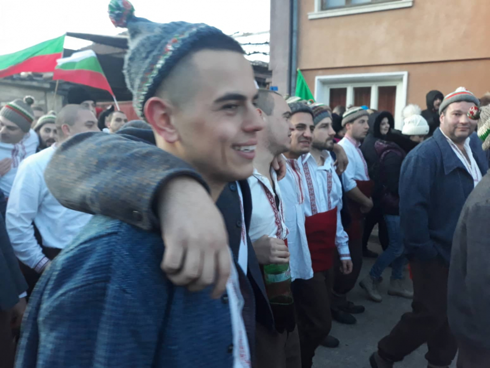   Най-малкият участник в тазгодишното Богоявленско хоро в Калофер е 2-годишният Димо Спасов Жулев СНИМКИ