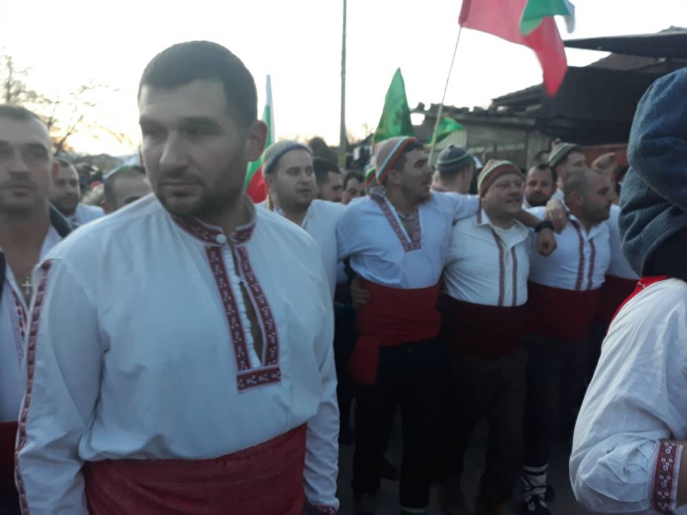   Най-малкият участник в тазгодишното Богоявленско хоро в Калофер е 2-годишният Димо Спасов Жулев СНИМКИ