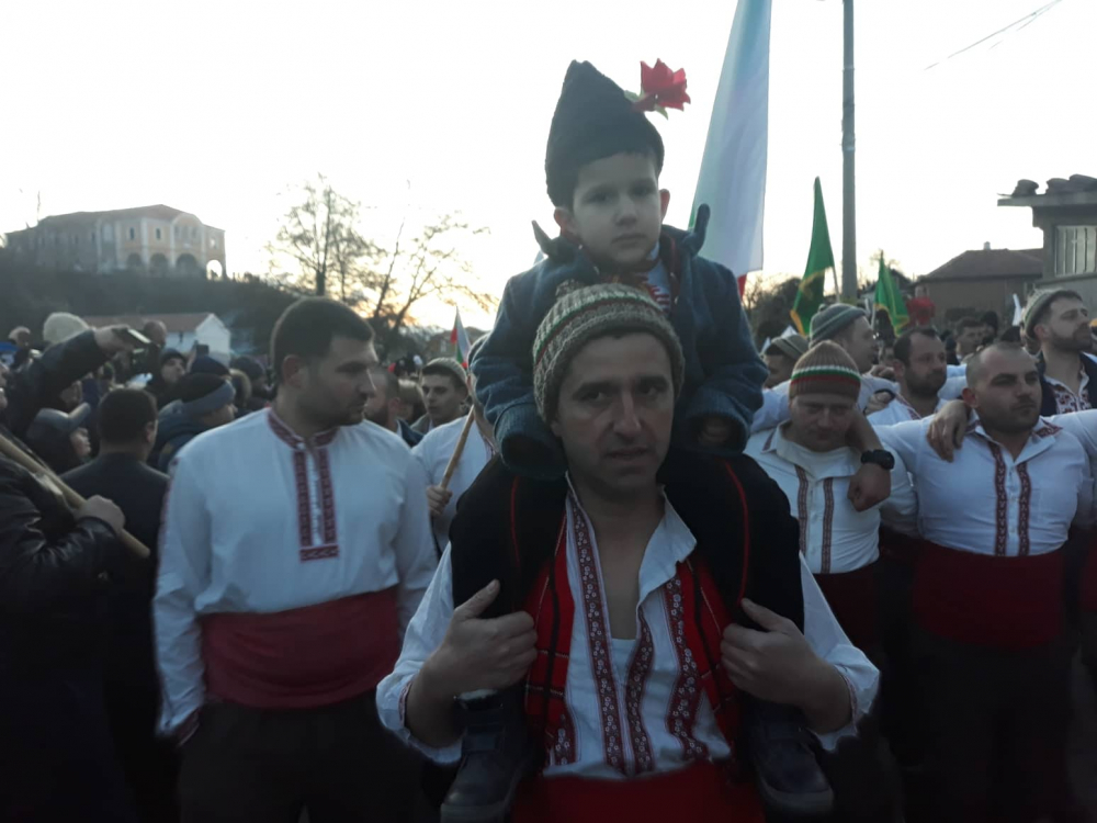   Най-малкият участник в тазгодишното Богоявленско хоро в Калофер е 2-годишният Димо Спасов Жулев СНИМКИ