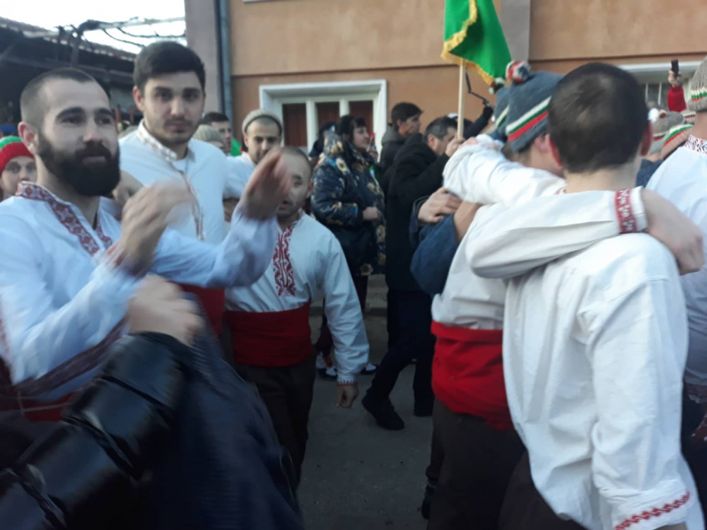   Най-малкият участник в тазгодишното Богоявленско хоро в Калофер е 2-годишният Димо Спасов Жулев СНИМКИ