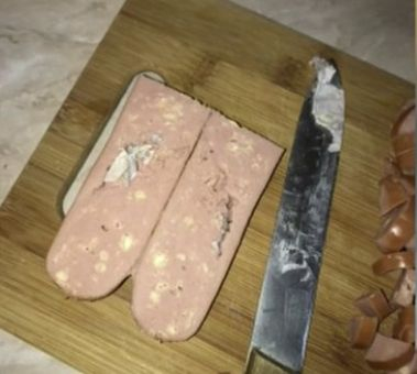 Петя си купи салам, а когато го разряза, потръпна от погнуса 