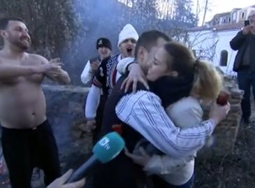 Приятелката на Кирил никога няма да забрави изненадата, която получи на Йордановден ВИДЕО 