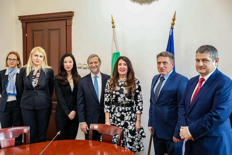 Херо Мустафа и Джесика Ким се срещнаха с правосъдния министър СНИМКИ