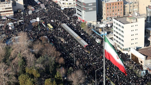Отложиха погребението на Сюлеймани СНИМКИ
