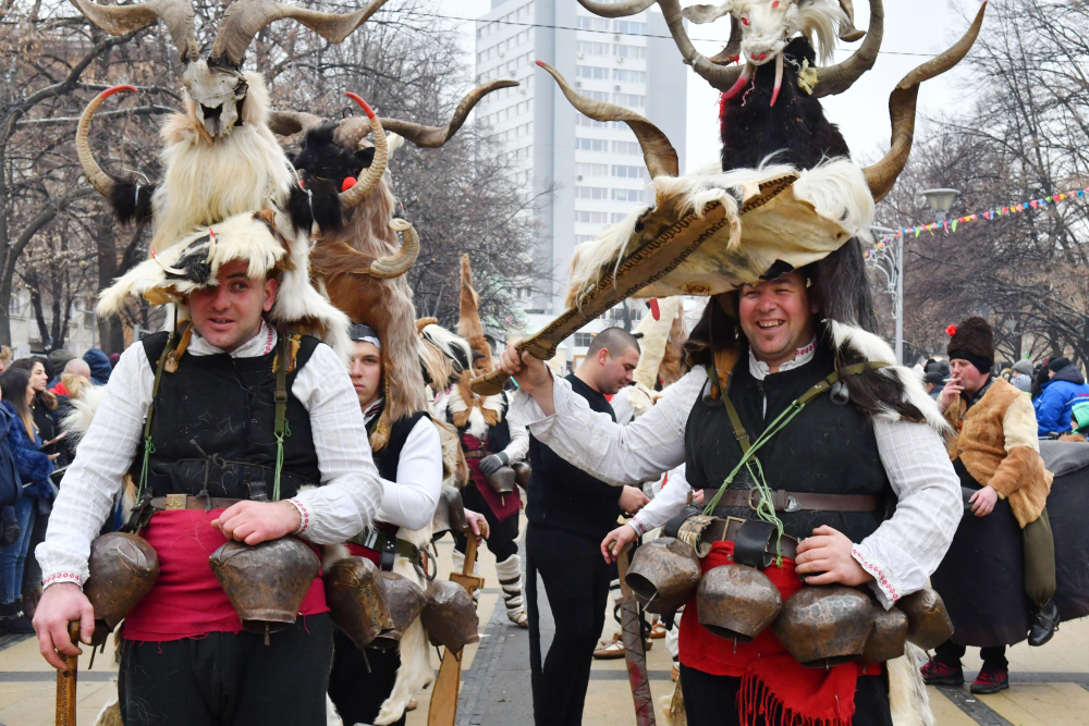 Фестивалът Сурва омагьосва България