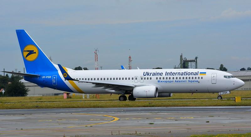 Извънредно: Boeing 737-800  със 167 души на борда се разби до Техеран!