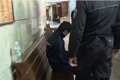 Окован и по анцуг се появи Мартин, изнасилил и убил Кристин от Сотиря СНИМКИ