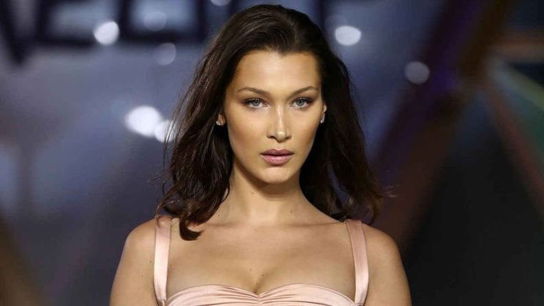 Най-красивата жена на света се щракна гола за календар СНИМКА 18+
