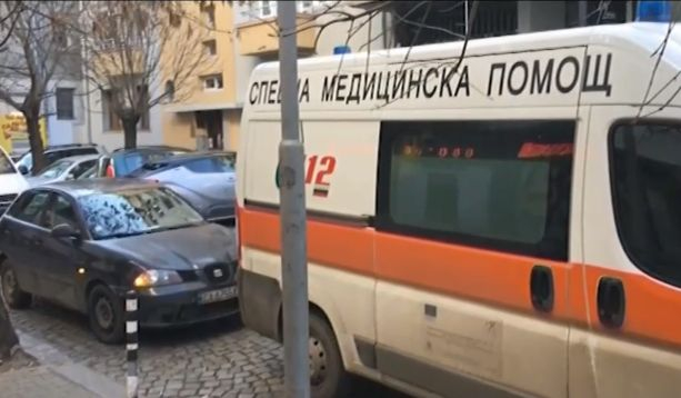Млада шофьорка паркира като пич на пъпа на София и едва не уби дядо с инфаркт ВИДЕО 