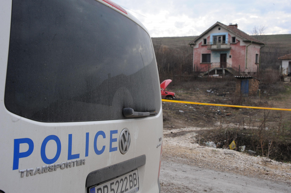 Извънредно! Арестуваха братовчеди за убийството на красивата ученичка в Галиче 