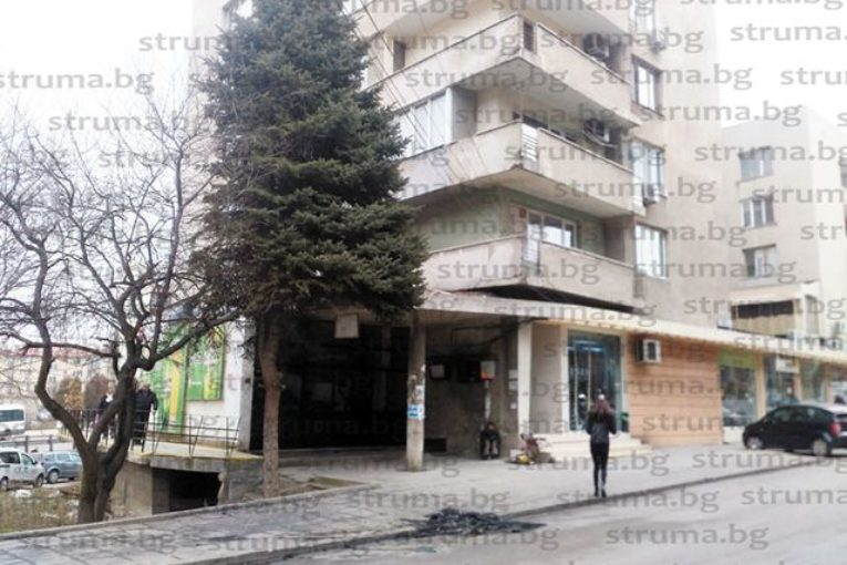 Мистериозен среднощен огнен ад в Дупница СНИМКИ