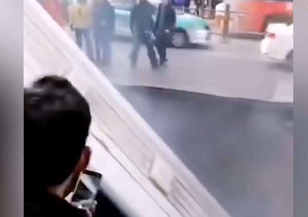 Автобус пропадна под земята в Китай, има загинали ВИДЕО