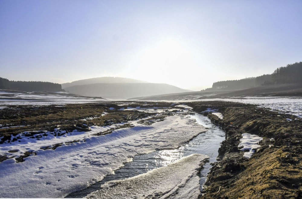 СНИМКИ на язовир "Студена" разкриват страшните мащаби на водната криза 