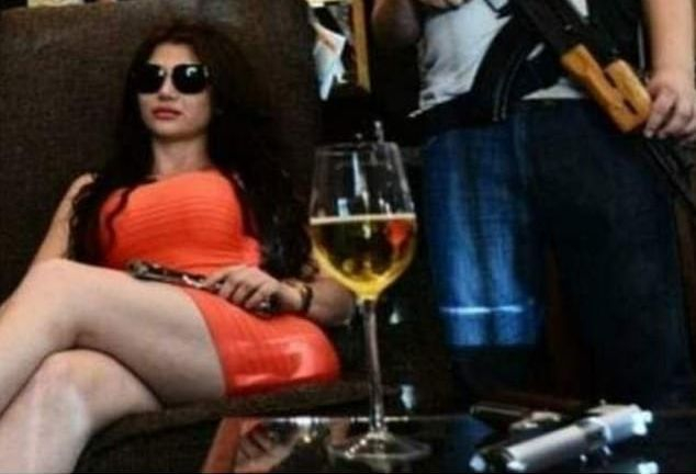 Известна секси килърка умря в агония след престрелка с полицията ВИДЕО 18+
