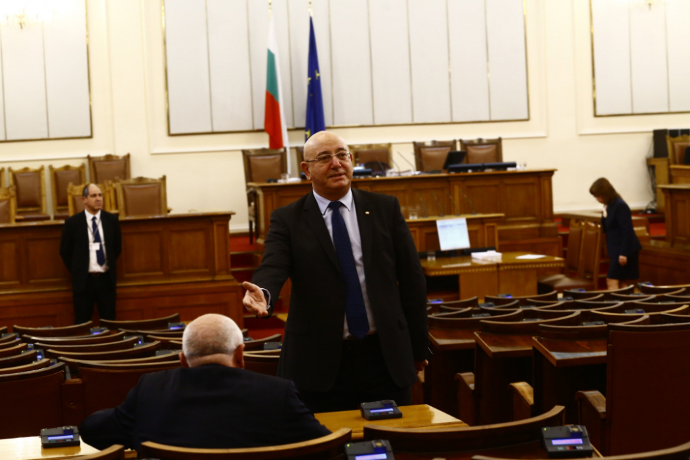 Парламентът прие оставката на Нено Димов и назначи Емил Димитров за екоминистър СНИМКИ