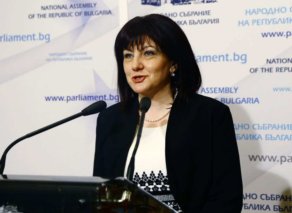 Караянчева поздрави "най-прекрасните създания"